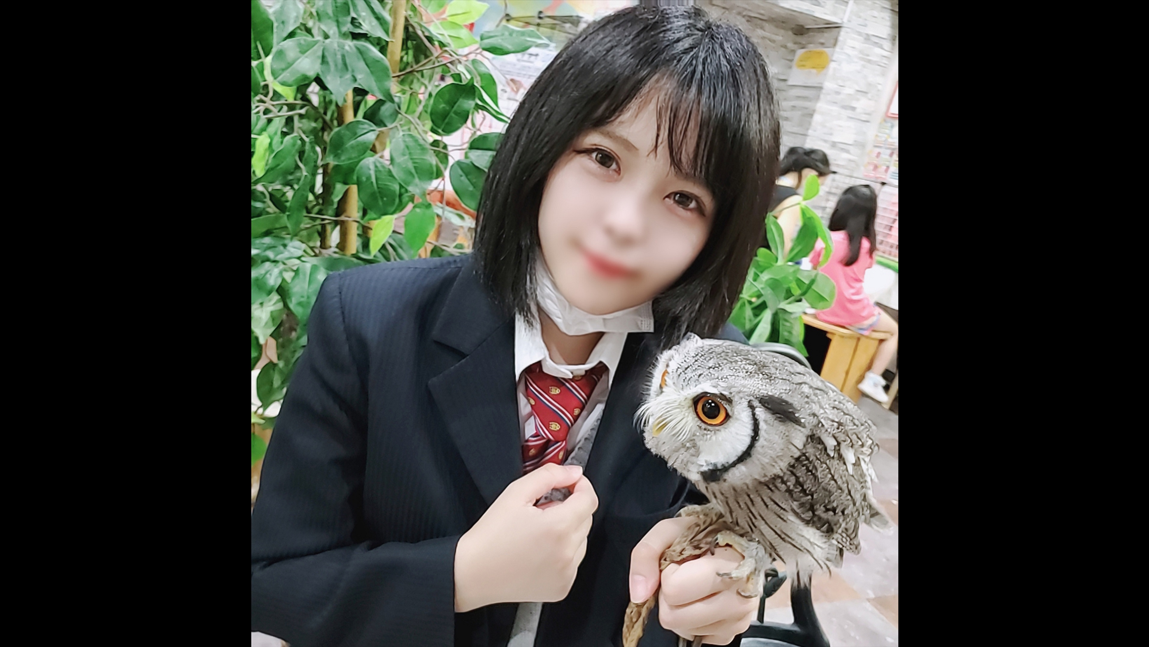 顔出し！！【無修正】天真爛漫で従順な美少女を密室に連れ込み猥褻淫行！！あの真面目だった彼女が見せる恍惚な表情と乱れた制服姿に生中出し！！